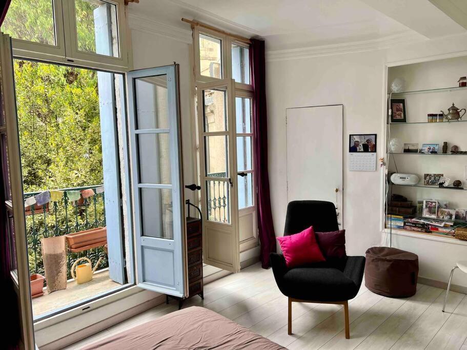 La Charmante Maison Aux Volets Bleu -